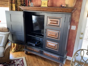 Moved 1 Week Forward:  Local Interior Designer.  Packed House on the Lake. - Image 124