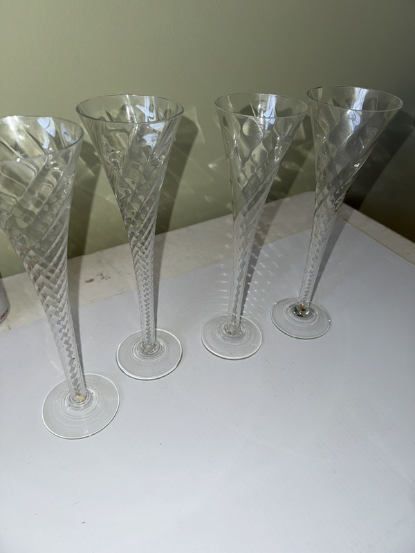 Set of 4 Optic Swirl Hollow Stem Crystal Champagne Flutes 10”