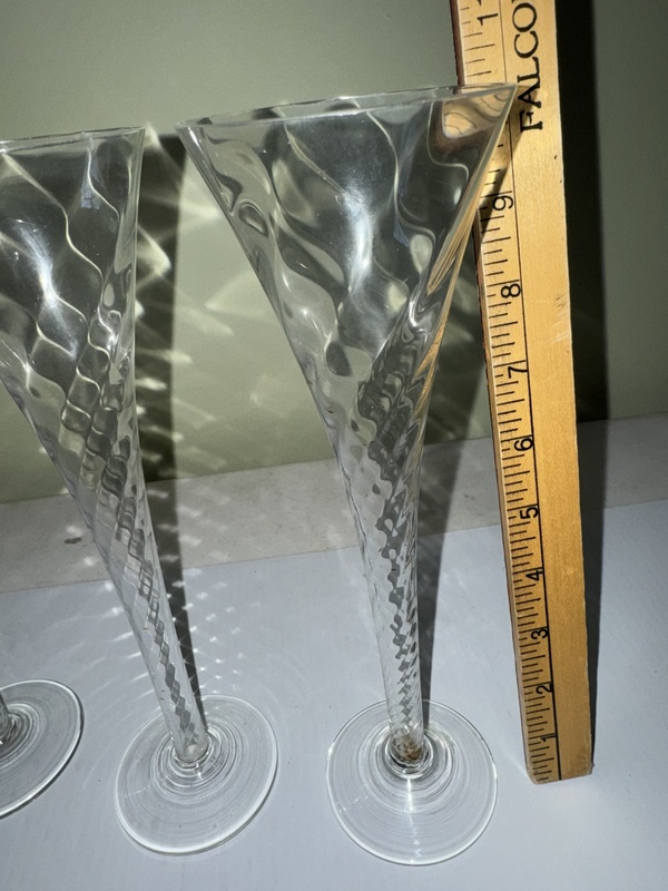 Set of 4 Optic Swirl Hollow Stem Crystal Champagne Flutes 10”