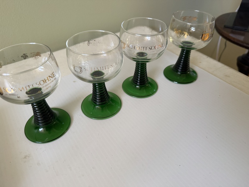 Set of 4 Schmitshone Forrest Green Wine Glasses