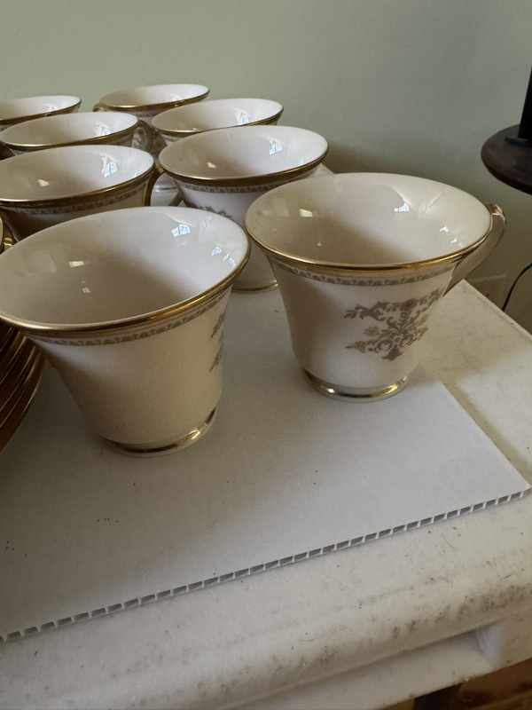 Set of 8 Lenox “Castle Garden” 5 Piece Place Setting, with two 10” Serving Bowls & 16” Platter