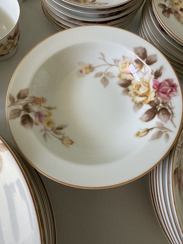 Set of 8 Noritake “Angela” 6 Piece Place Setting