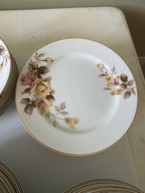 Set of 8 Noritake “Angela” 6 Piece Place Setting