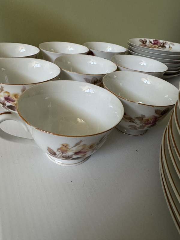 Set of 8 Noritake “Angela” 6 Piece Place Setting