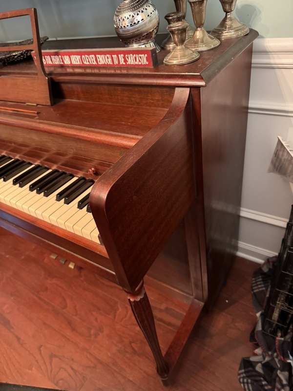 Lester "Betsy Ross Spinet" Upright Paino & Paino Bench with Delivery*