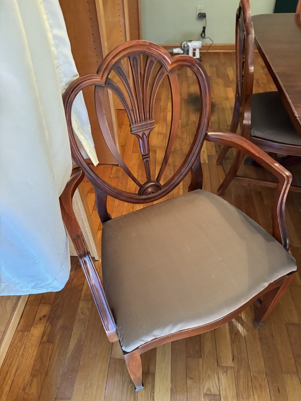 Stunning Dining Room Table with 6 Shield Back Chairs and Pad