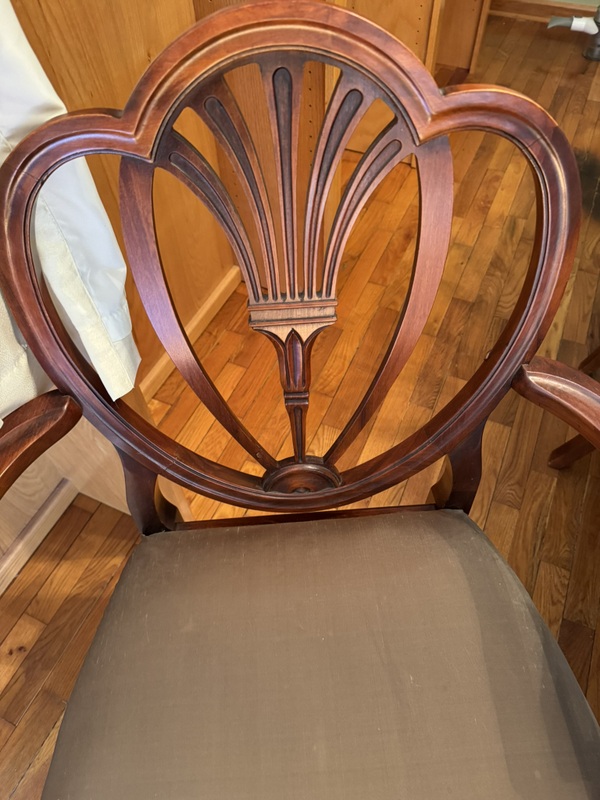 Stunning Dining Room Table with 6 Shield Back Chairs and Pad