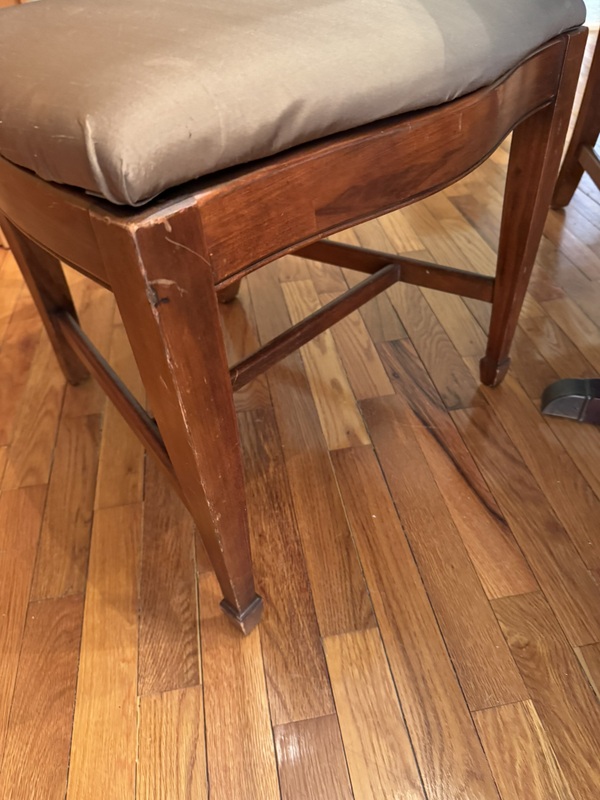 Stunning Dining Room Table with 6 Shield Back Chairs and Pad