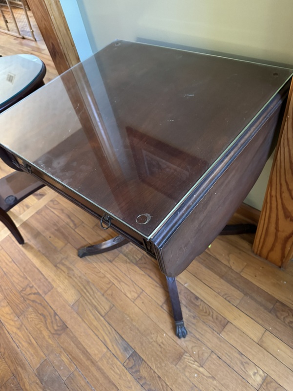 Vintage Mahogany Drop Leaf side table in the Ducan Phyfe Style