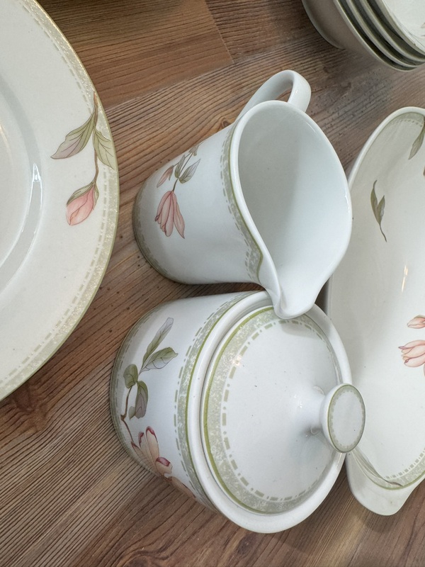 Oneida Fine Porcelain "Savannah"