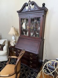 Moved 1 Week Forward:  Local Interior Designer.  Packed House on the Lake. - Image 184