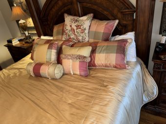 Moved 1 Week Forward:  Local Interior Designer.  Packed House on the Lake. - Image 209