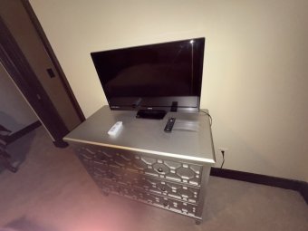 Moved 1 Week Forward:  Local Interior Designer.  Packed House on the Lake. - Image 257